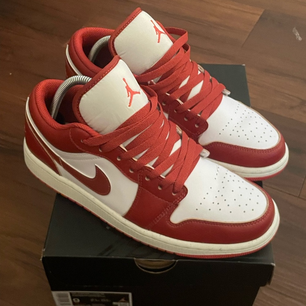 Nike Men's Red and White Sneakers air Jordan 1 low se size 9